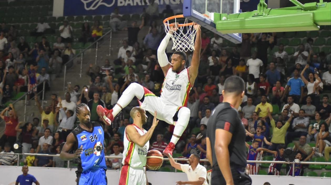 Espectacular actuación de los Titanes.