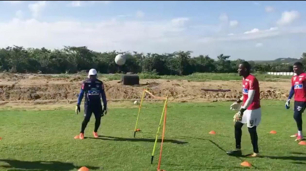 Junior entrena en cancha del Colón de Santa Fe.
