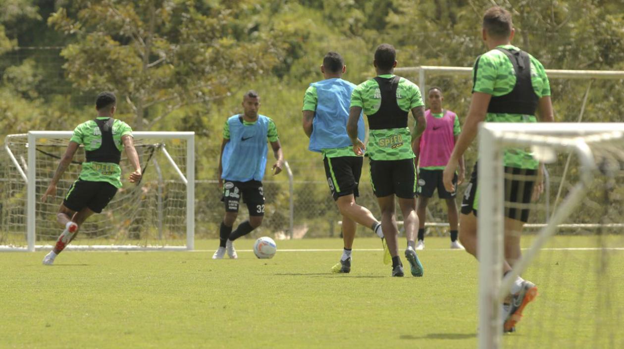 Jugadores de Atlético Nacional, durante un entrenamiento. 