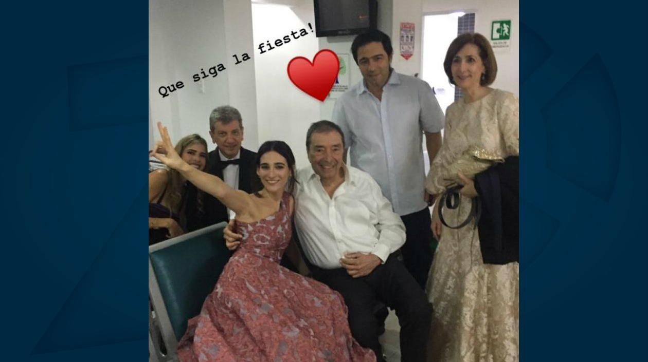 Fuad Char acompañado por sus familiares en la clínica. 