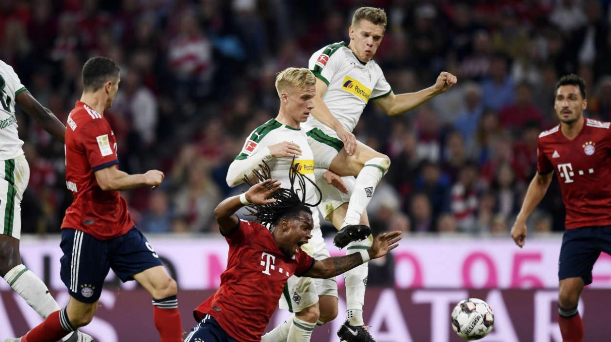 Acción del partido entre Bayern y el Gladbach.