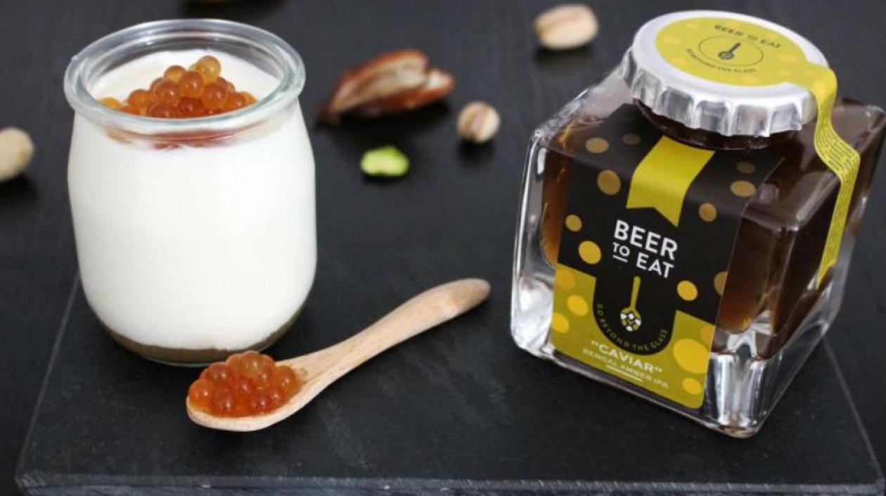 Muestras de perlas o caviar de vino y mermelada de cerveza.