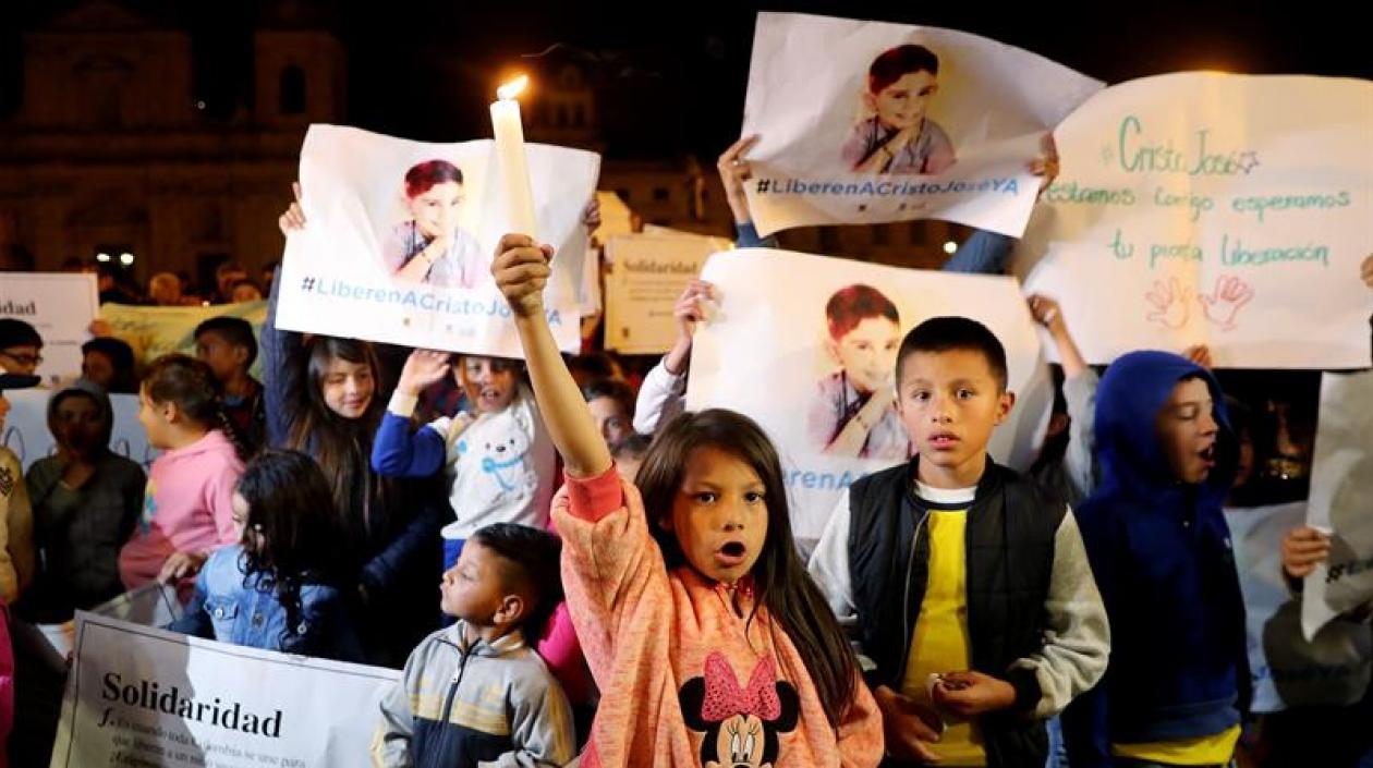 En la Plaza de Bolívar, en Bogotá, los niños realizaron un plantón para exigir la liberación de Cristo José.