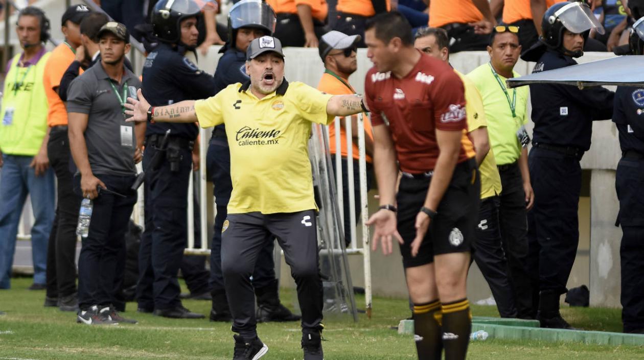 Diego Armando Maradona, técnico de Dorados. 