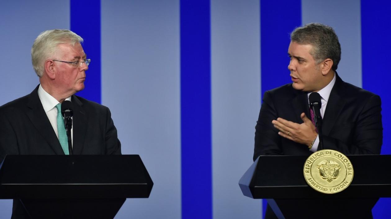 El enviado especial de la UE para el proceso de paz, Eamon Gilmore, y el Presidente Iván Duque.