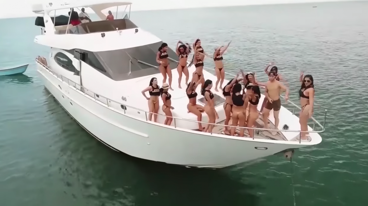 Momento del video que promociona la fiesta. 