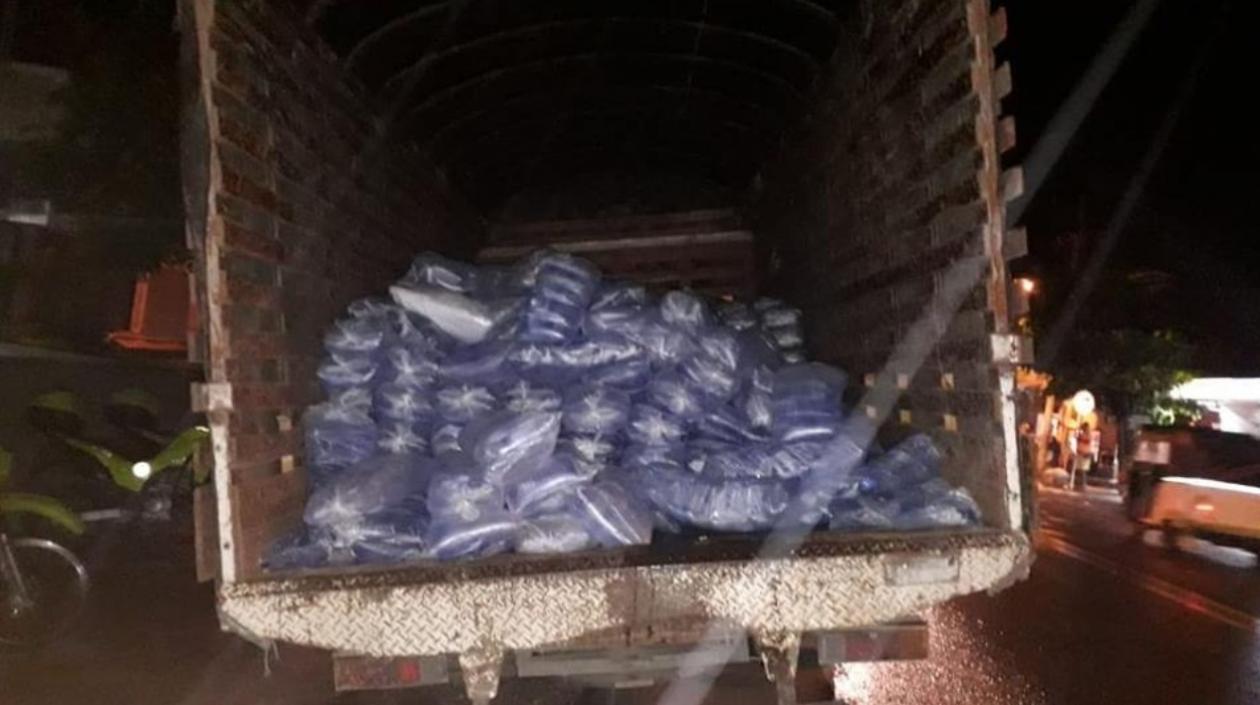 Bolsas con aguas decomisadas.