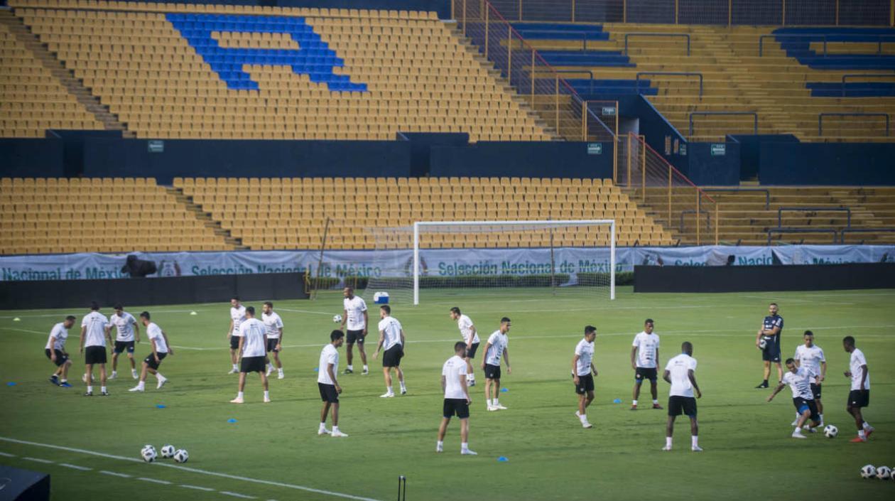 Selección México entrena en el estadio de Monterrey. 