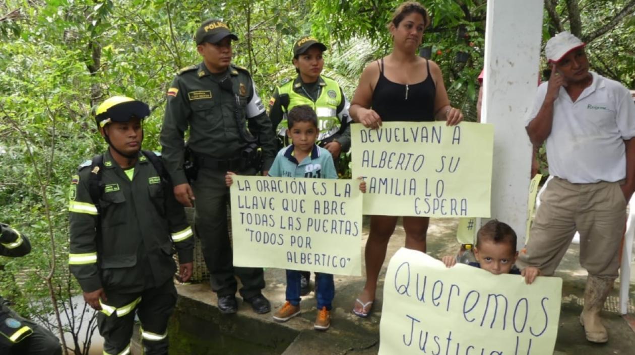 La comunidad de Tigrera clama para que aparezca el niño Alberto Cardona.