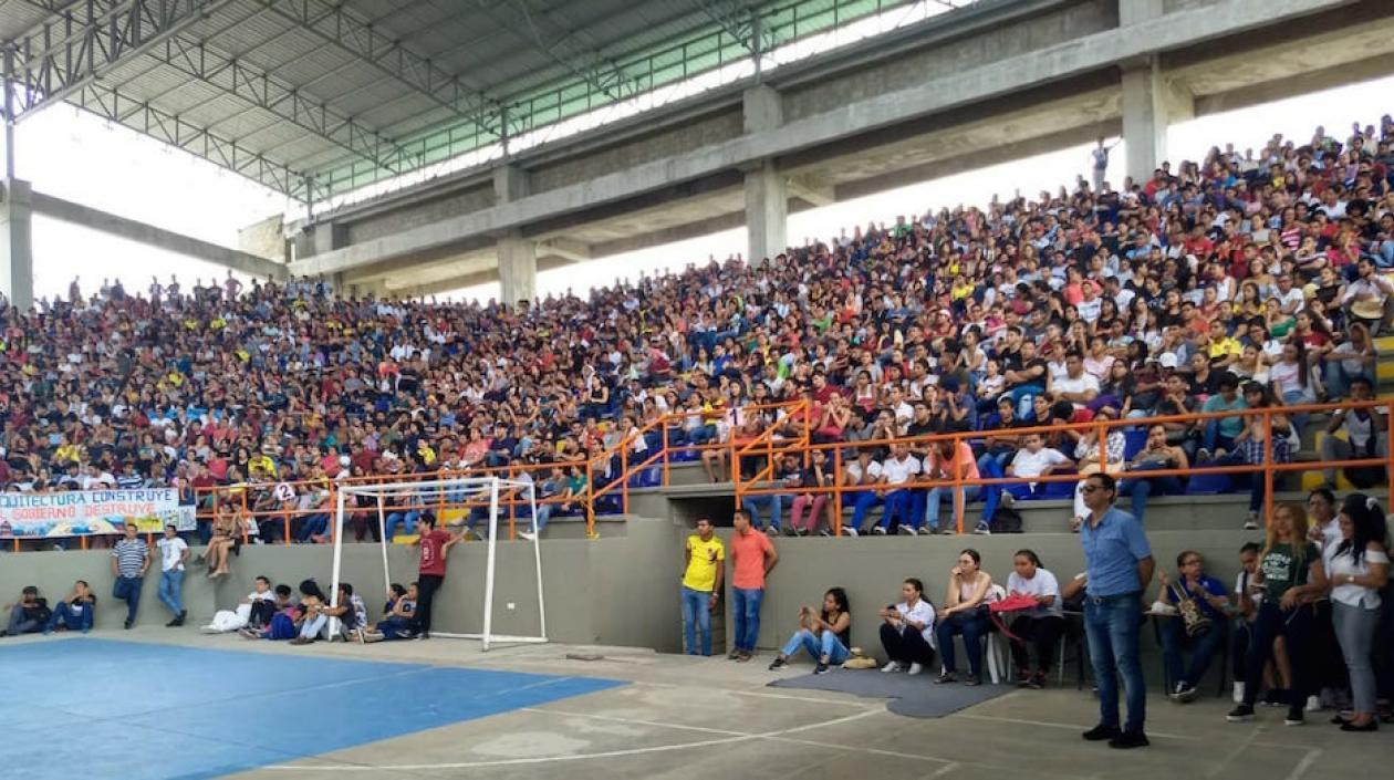 Asistentes a la asamblea de estudiantes.