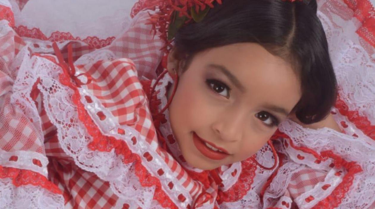 Nathalie Marie Barros Henao candidata preinfantil al Reinado Intercolegial de la Cumbia.