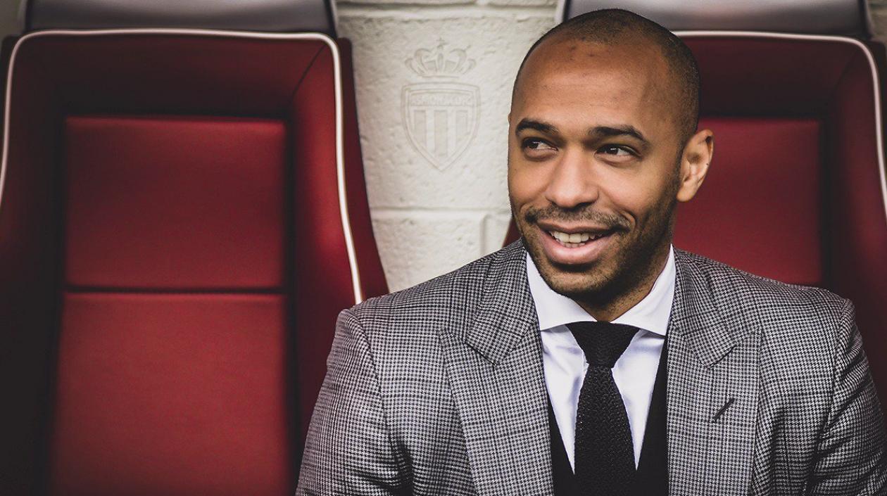 Henry en el banco del AS Mónaco. 