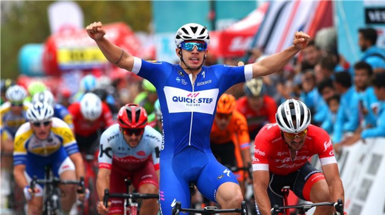 Álvaro Hodeg se impone en la meta. 