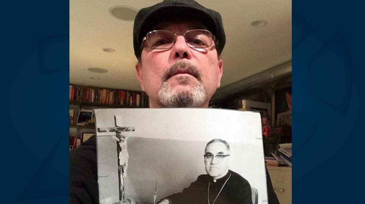 Rubén Blades, con la imagen de Óscar Arnulfo Romero.