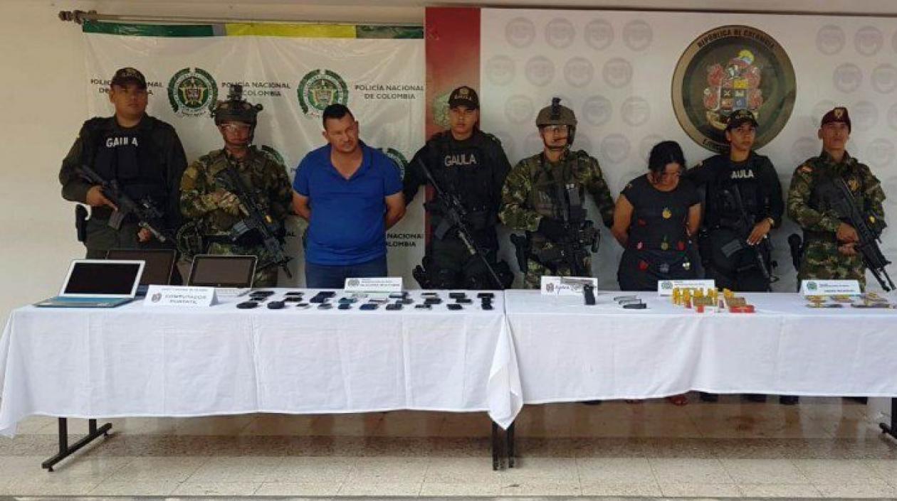 Alias 'Jairo 1' y su hermana 'Martha'.