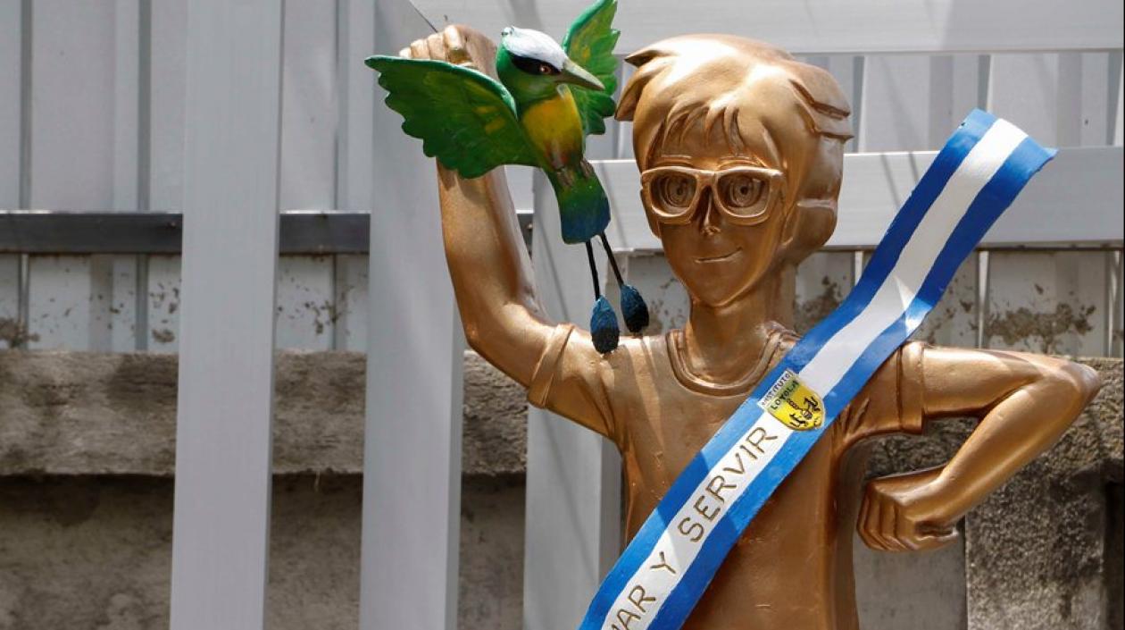 La estatua del niño Álvaro Conrado. 