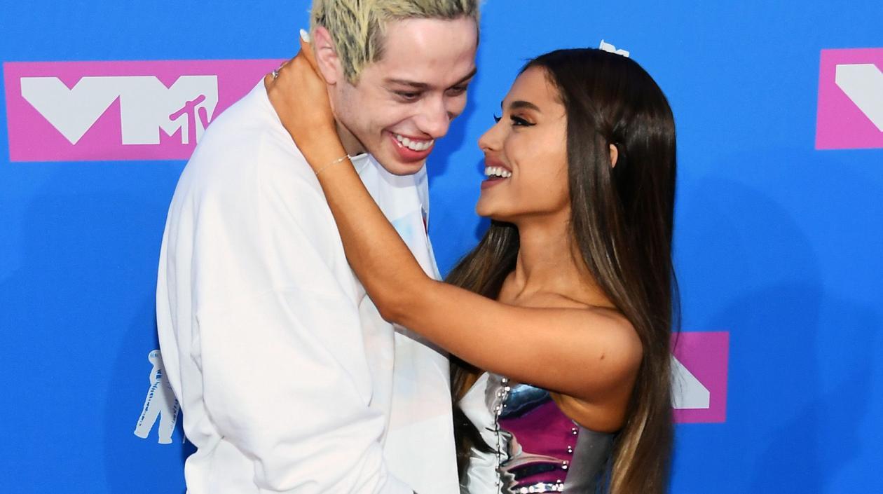 El comediante Pete Davidson y la cantante Ariana Grande.