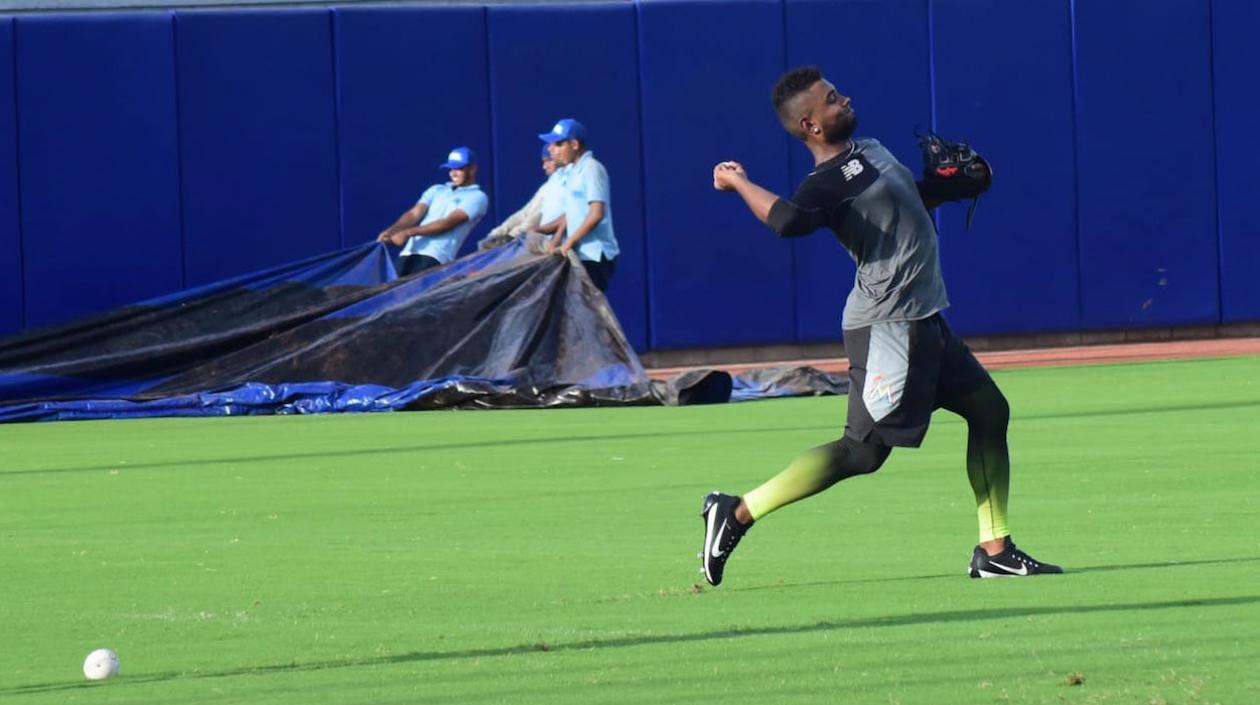 Elkin Alcalá, lanzador colombiano.