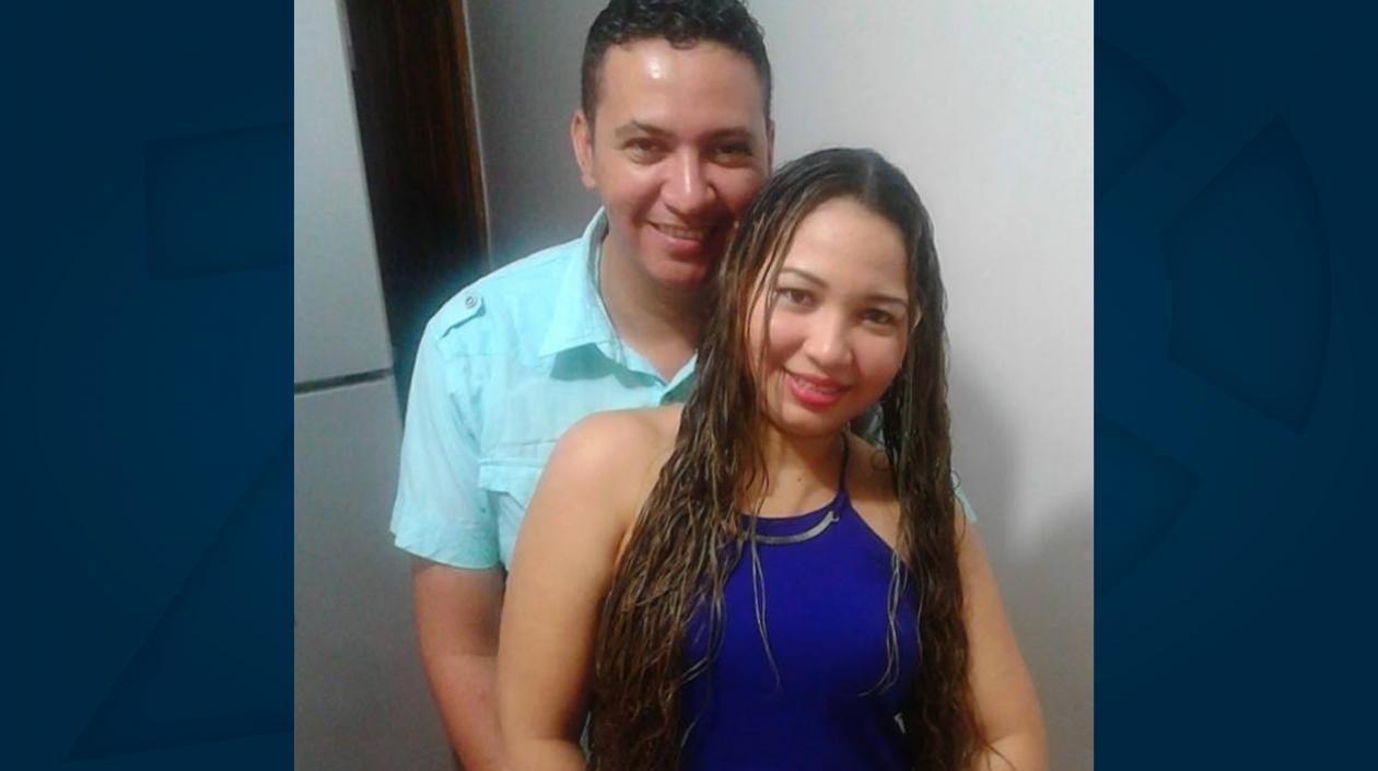 Julio López Molinares junto a su esposa Tivisay Lobo Fuentes.