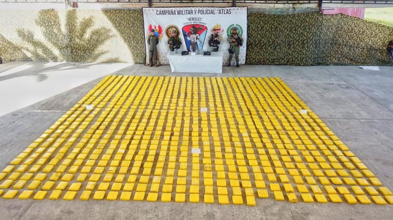 El cargamento incautado por la Armada Nacional.