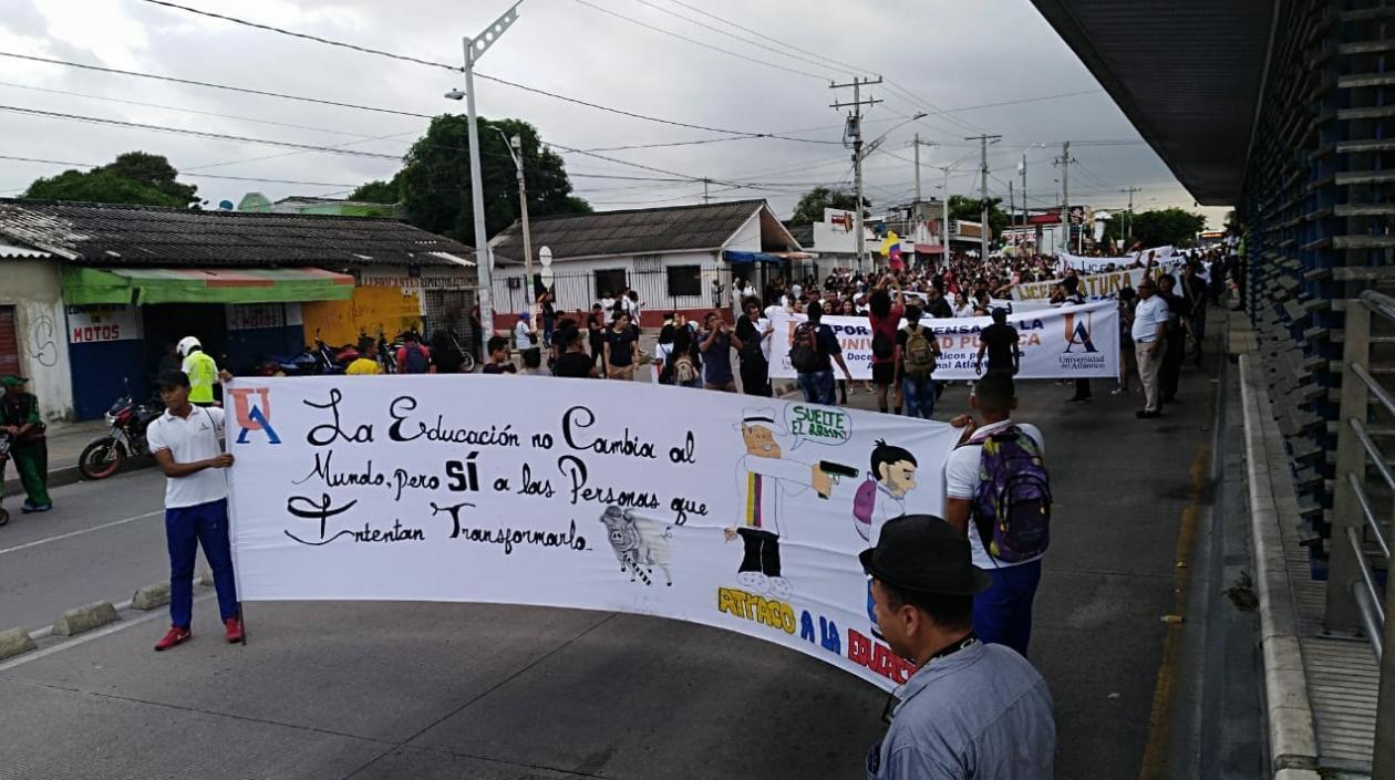 Así va la marcha de los estudiantes de la Universidad del Atlántico.