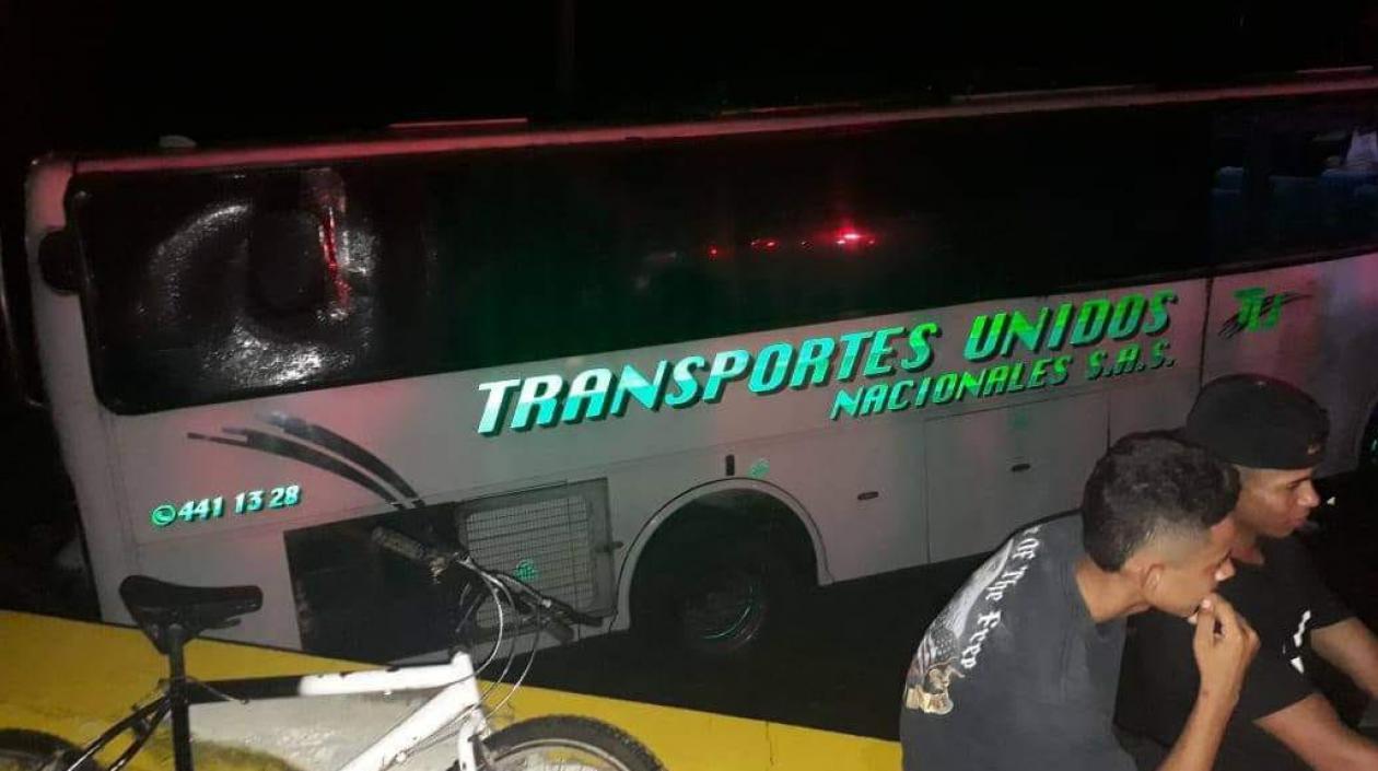 Bus de Transportes Unidos Nacionales, accidentado en la Oriental.