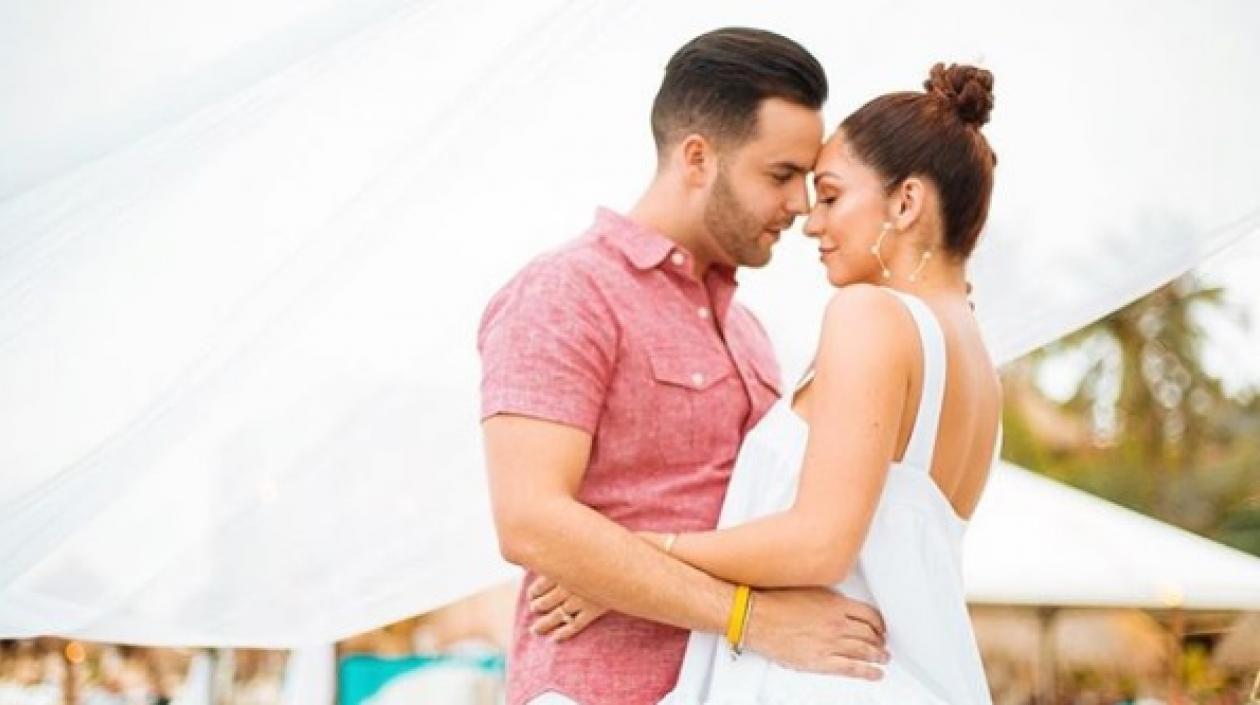 Los novios Federico Severini y Kimberly Reyes.