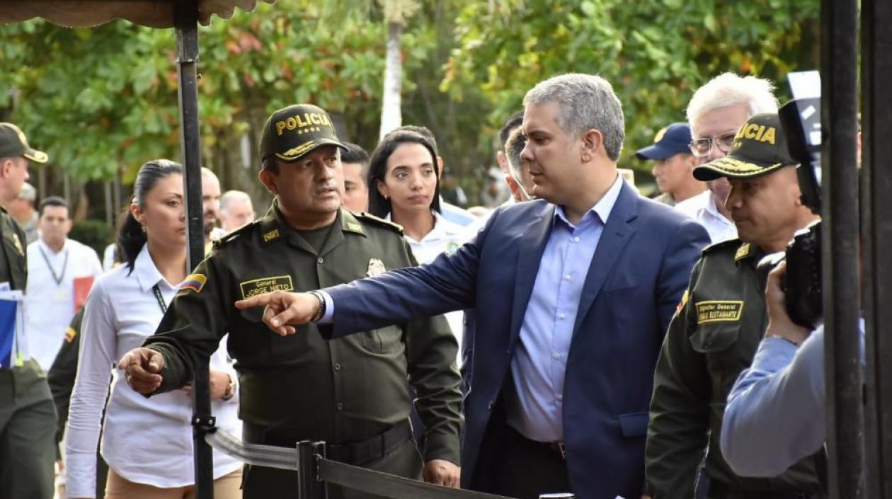 El Presidente Duque y el Director de la Policía, al término del Consejo de Seguridad en Soledad.