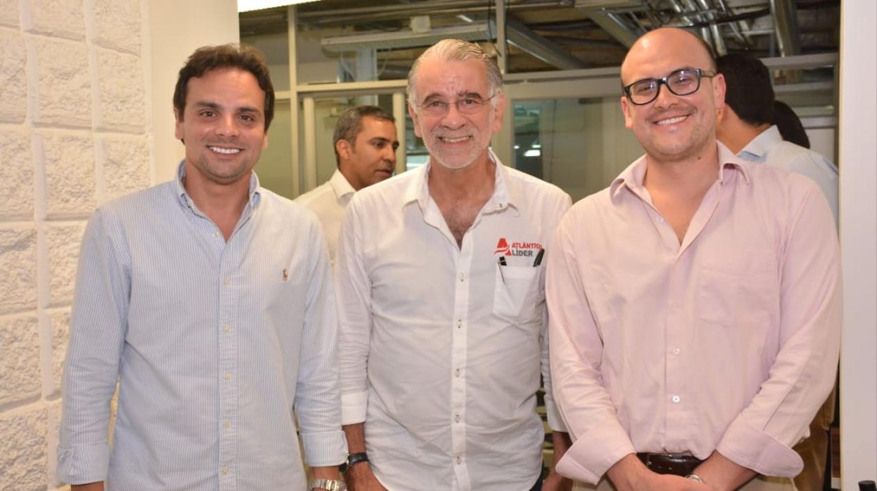 El Director de Cormagdalena Alfredo Varela De la Rosa; el gobernador Eduardo Verano, y el Viceministro de Infraestructura, Manuel F Gutiérrez.