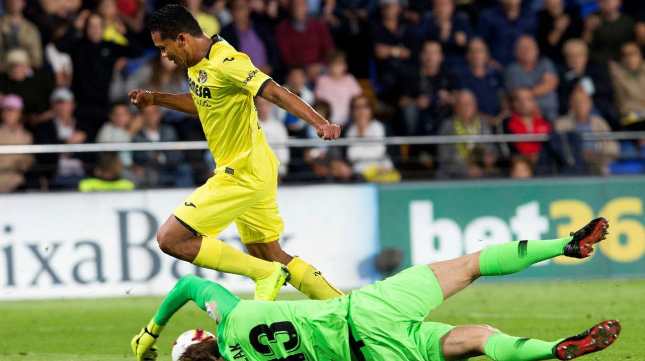 Carlos Bacca ante Jan Oblak. 