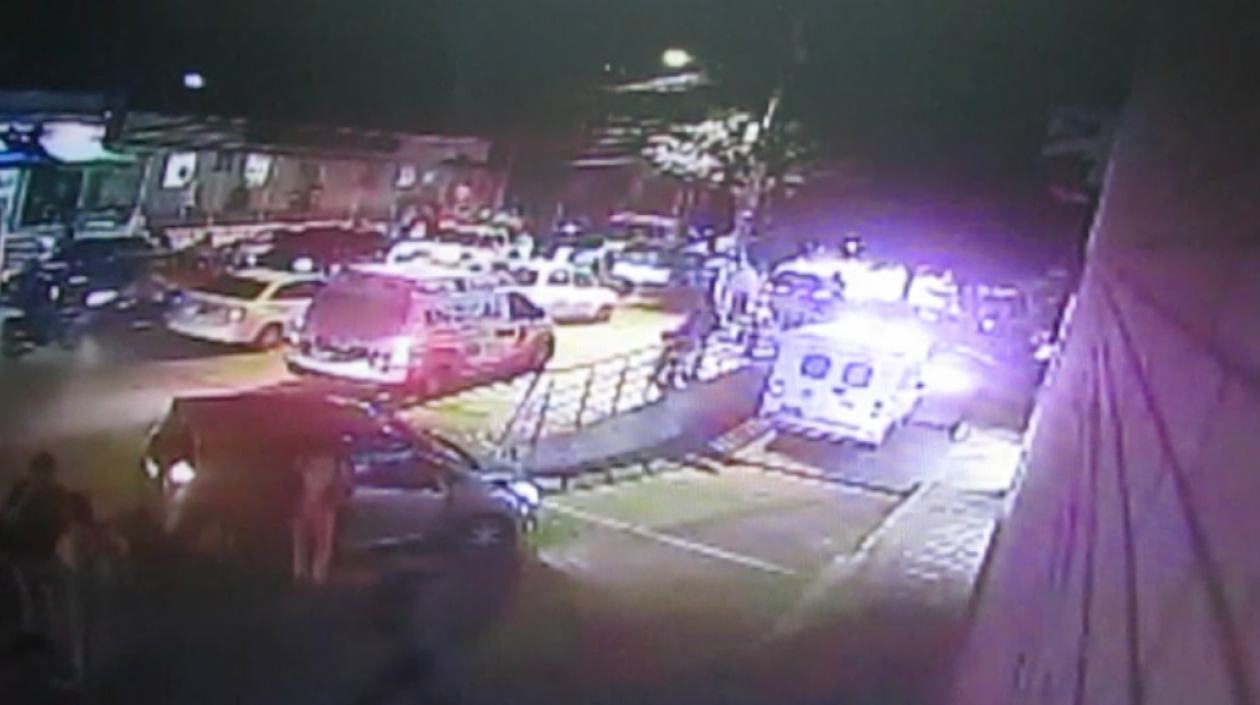 Momento en el que la ambulancia vinculada al sistema manipula el traslado de un paciente.