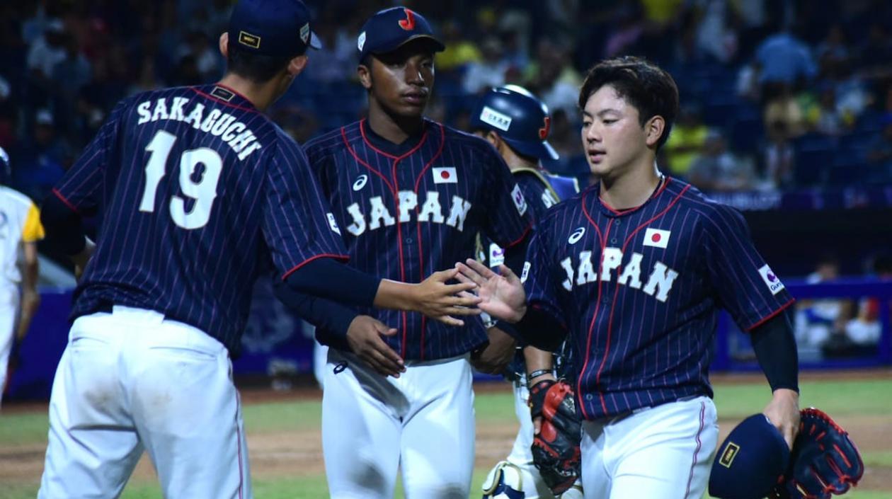 los japoneses celebrando el triunfo.