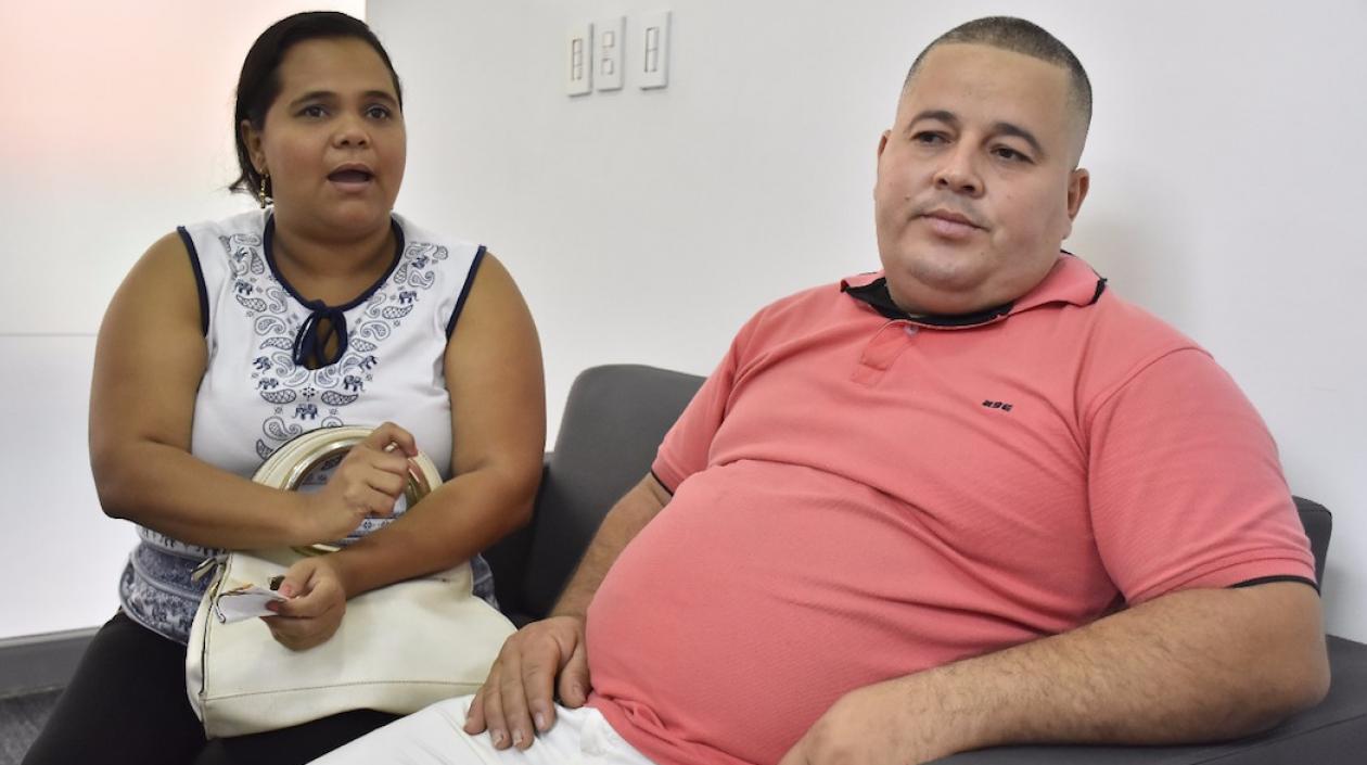 Gloria Torres y Ronald Castro, los afectados.
