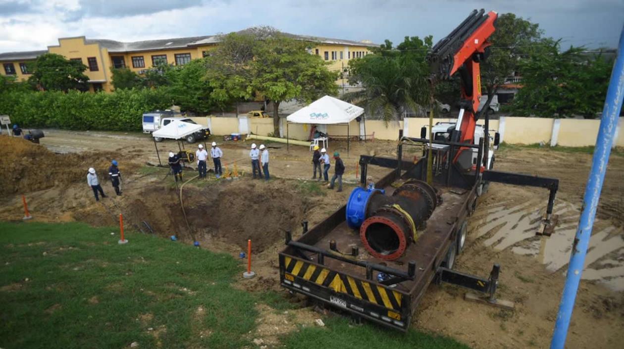 Operarios adelantan trabajos de la Triple A.