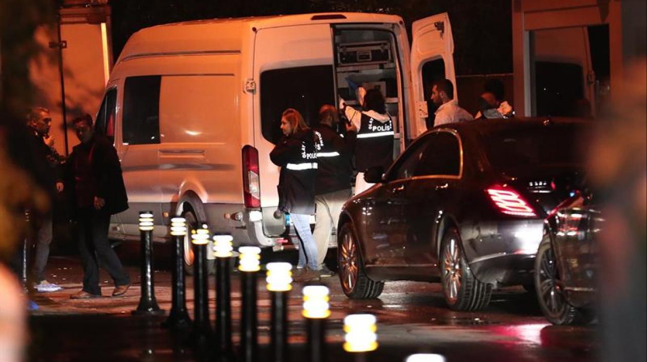 Equipos forenses en la residencia del cónsul saudí. 