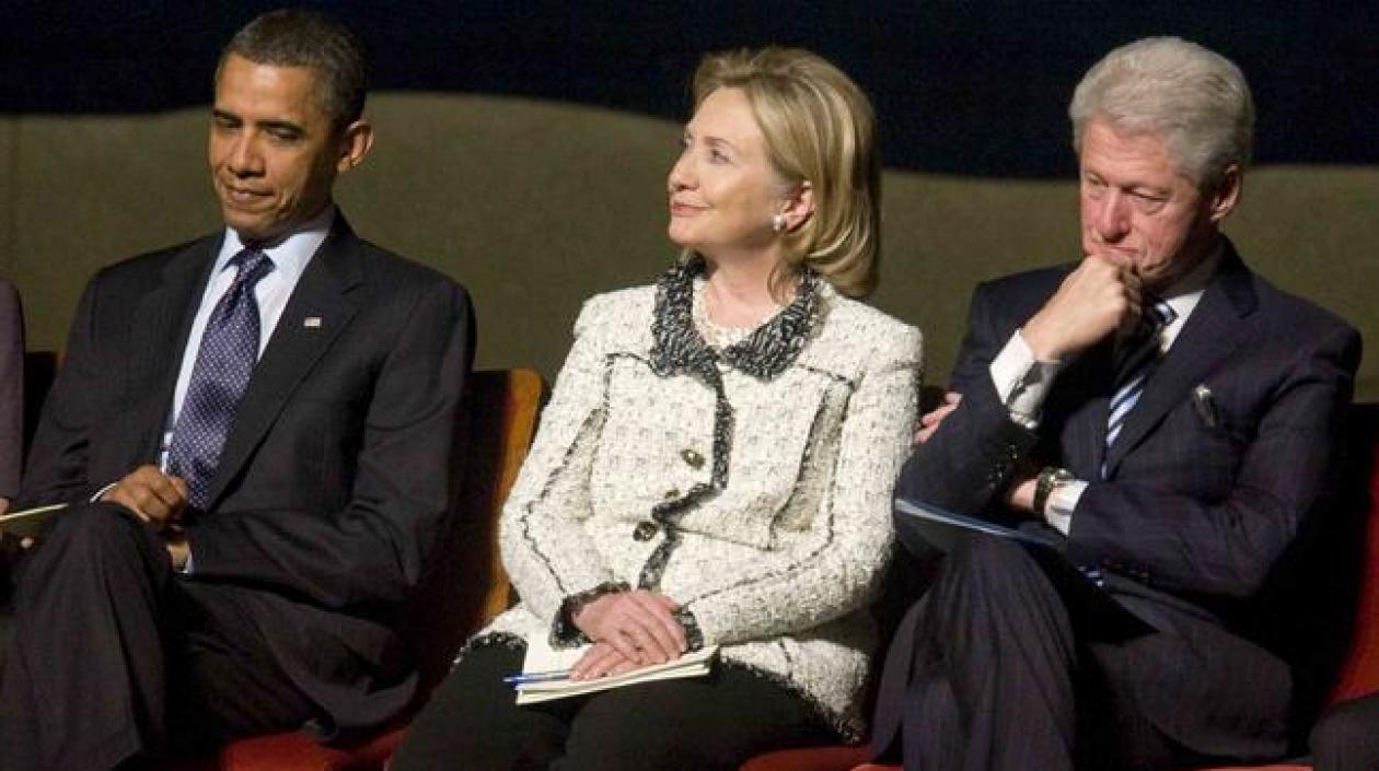 El Servicio Secreto encontró los paquetes cerca de las casas de ambos expresidentes.