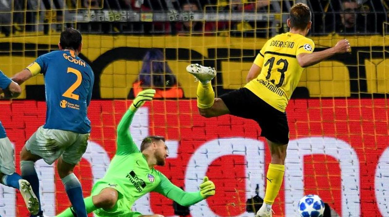 Momento del gol de Raphael Guerreiro.