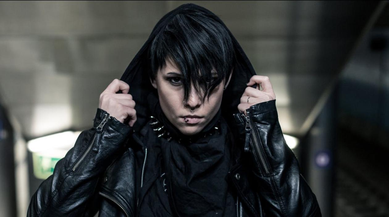 Lisbeth Salander, interpretada por Claire Foy.