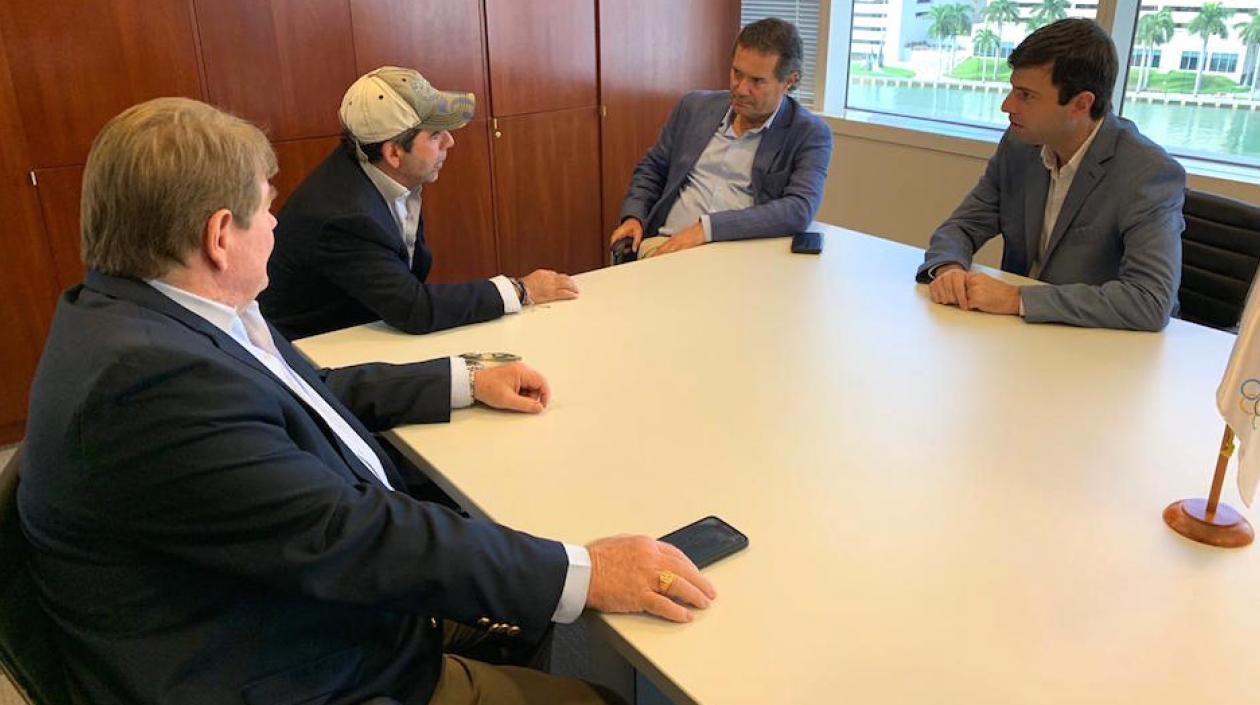 El Alcalde Alejandro Char y el presidente de Panam Sports Neven Illic Álvarez, con Daniel Noguera y Helmut Bellingrodt.