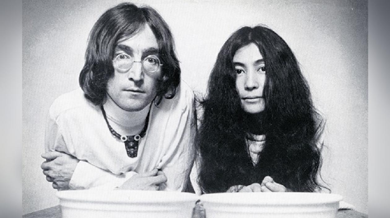 John Lennon y Yoko Ono.