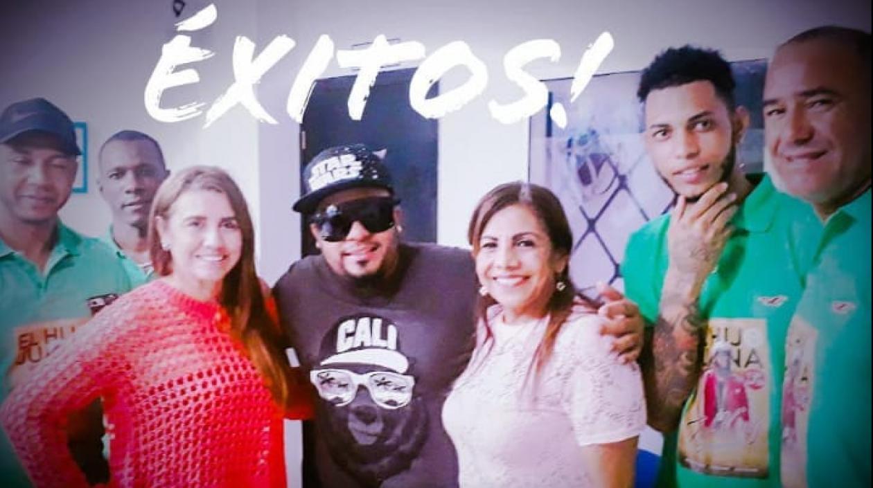 'El hijo de Juana' durante la compra de tiquetes en Beraka Tours.