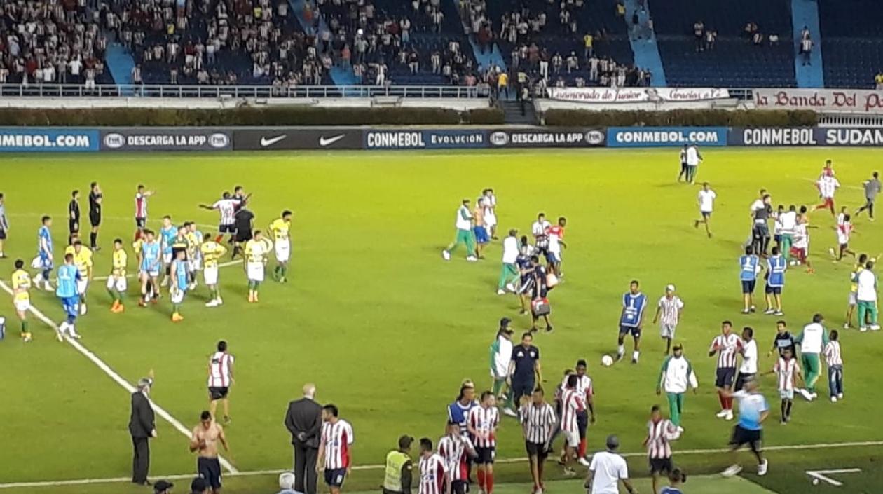 Invasión a la cancha del Metropolitano.