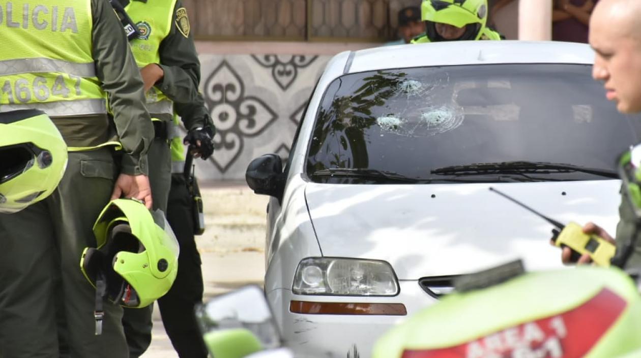 El vehículo interceptado por la Policía en el barrio Las Flores.