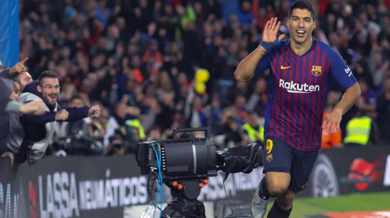 Luis Suárez celebrando su tercer gol en el partido. 