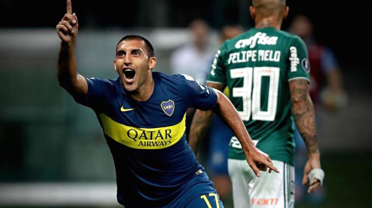 Ramón Ábila, celebrando el primer gol en terreno brasileño.