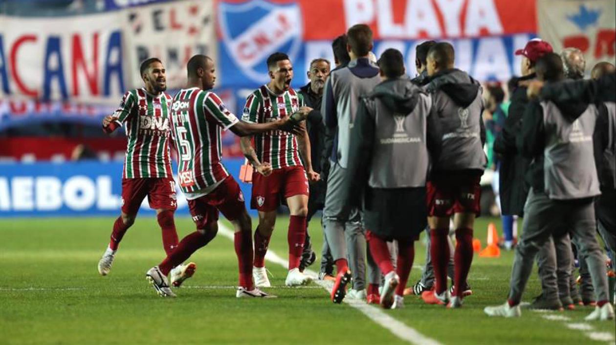 Luciano celebrando el gol del triunfo con sus compañeros.