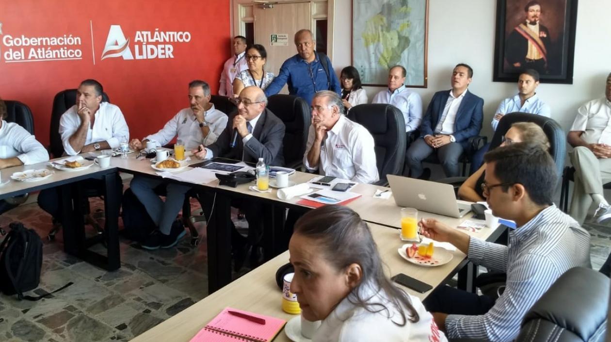 Presidente de Avianca,Germán Efromovich, con el Gobernador Verano y el Secretario de Cultura Juan José Jaramillo.