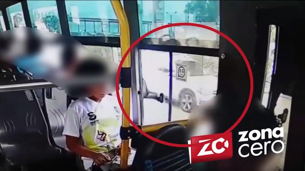 Una cámara de seguridad grabó los segundos después en que el socio de Sobusa, Salomón Meneses Ruedas