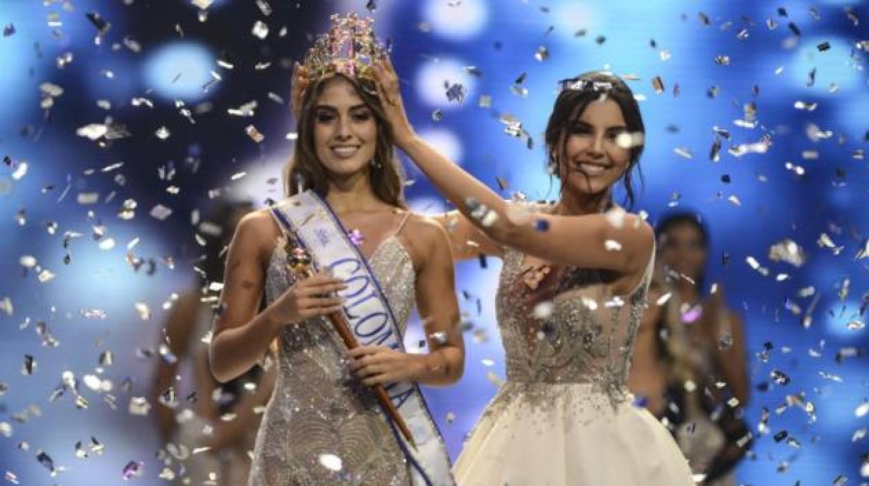 Valeria Morales fue coronada por Laura González, Virreina universal.