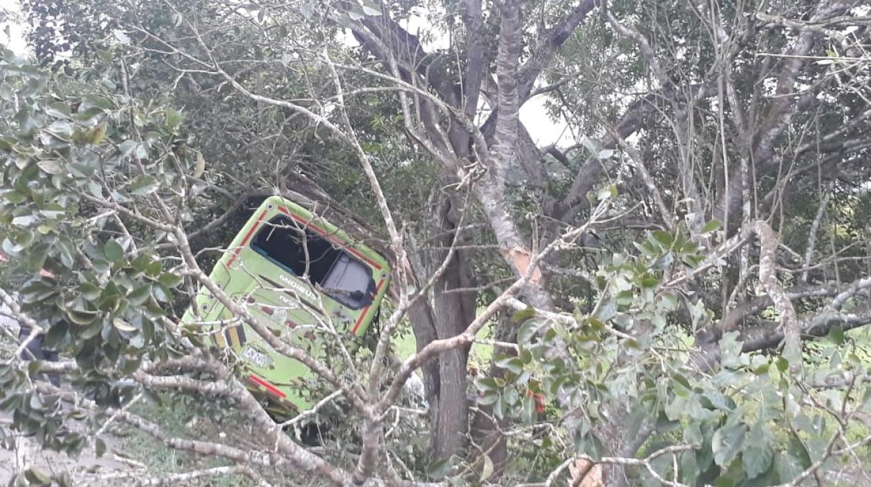 Así quedó el bus tras el accidente.